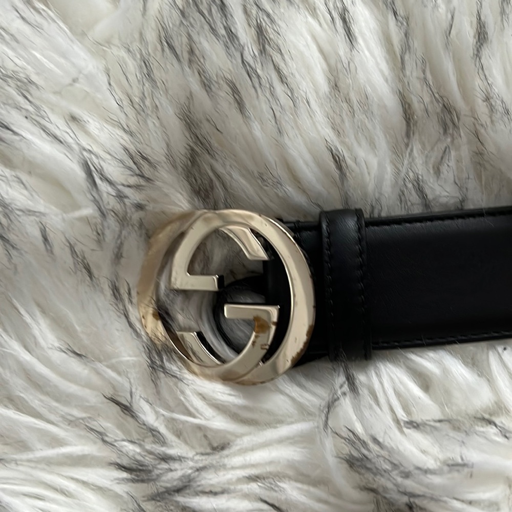 Black Gucci belt
